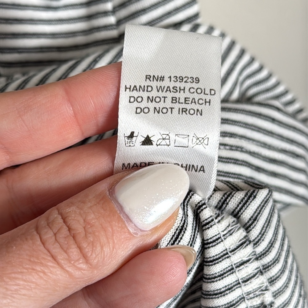 Pomander Place Gray Stripe Tee Size Large - Picture 4 of 6
